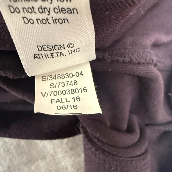 Athleta Superluxe Top Women Medium Purple Long Sleeve Running Thumbholes - Picture 9 of 10